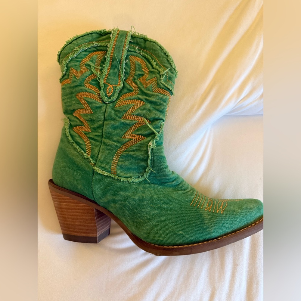 Dingo Women’s “Y’all Need Dolly” Cowboy boots - Picture 2 of 6